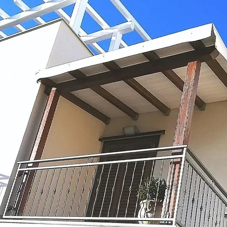 Le Ginestre Apartment *